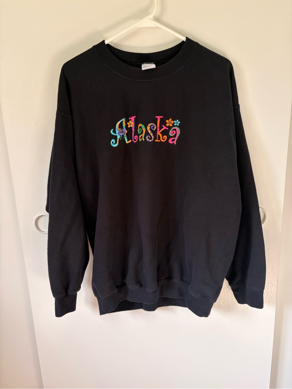 Women’s vintage Alaska Gildan sweater size L